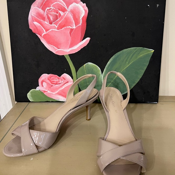 Calvin Klein patent cream kitten heals - size 6 - Picture 6 of 7